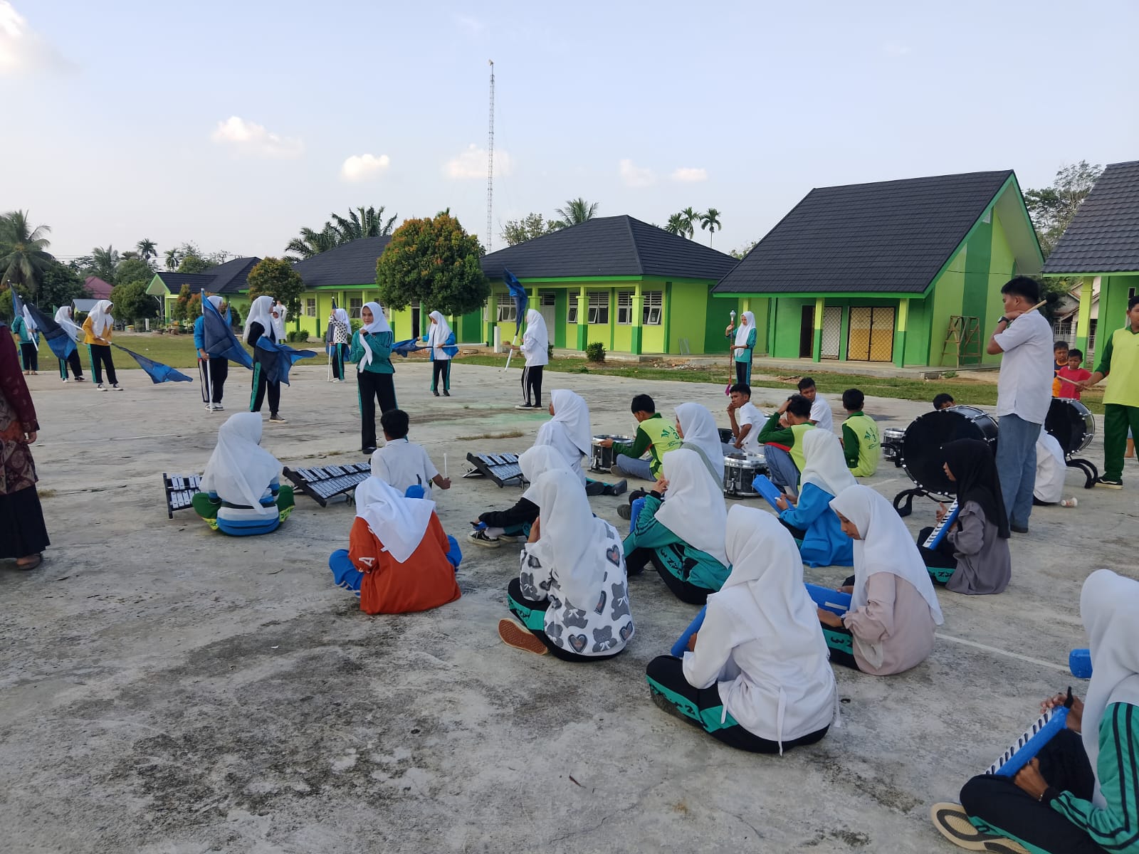 SIAP MERIAHKAN HUT RI KE-79,SISWA MAN 3 BUNGO GIAT BERLATIH MARCHING BAND SIAP MERIAHKAN HUT RI KE-79,SISWA MAN 3 BUNGO GIAT BERLATIH MARCHING BAND