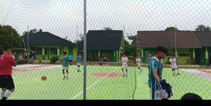 Hari Pertama Turnamen Futsal MAN 3 Bungo Diwarnai Pertandingan Seru Antar SLTA Sederajat Hari Pertama Turnamen Futsal MAN 3 Bungo Diwarnai Pertandingan Seru Antar SLTA Sederajat
