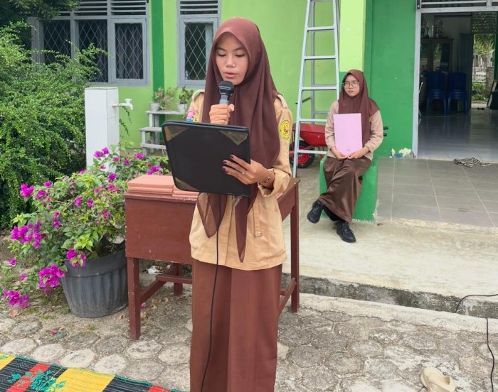 Rojani Siswi Kelas X Bacakan Naskah UUD 1945 dengan Fasih
