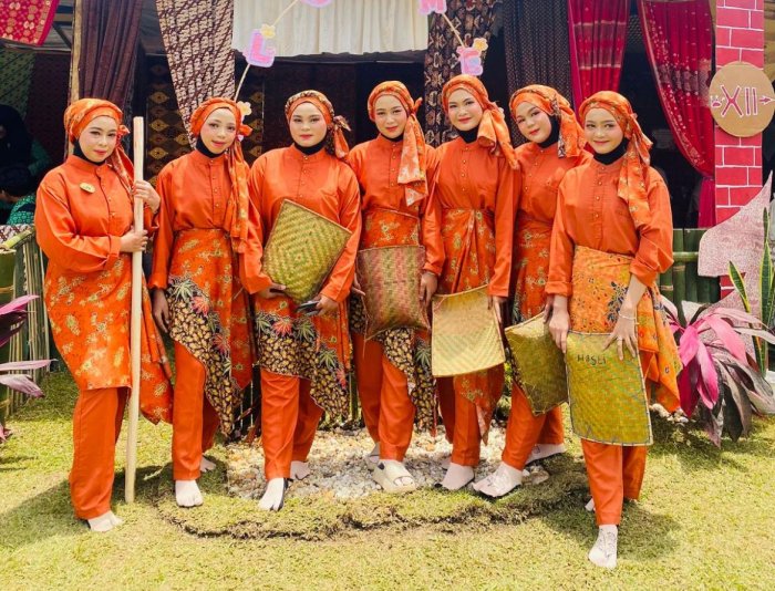 Penampilan Memukau Tim Tari Kreasi Kelas 12.3 di Sekolah