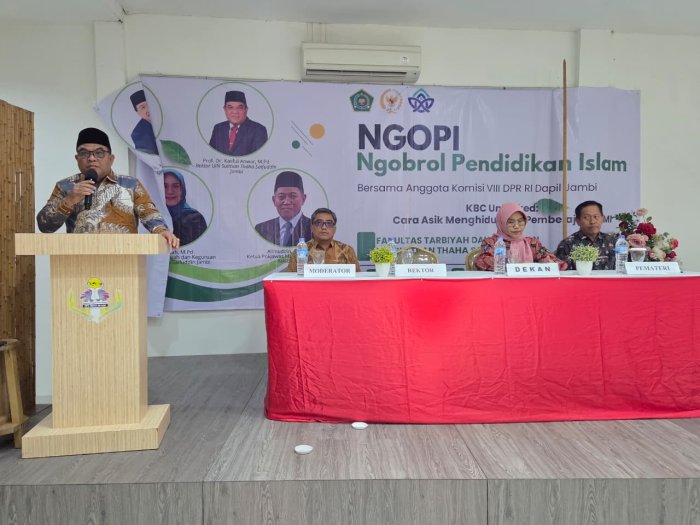 Kepala MAN 3 Bungo Ikuti Diskusi Kurikulum Berbasis Cinta Kepala MAN 3 Bungo Ikuti Diskusi Kurikulum Berbasis Cinta