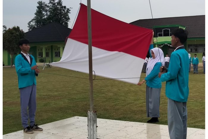 Siswa Kelas 12 Ditunjuk sebagai Pembawa Bendera Sumpah Pemuda Siswa Kelas 12 Ditunjuk sebagai Pembawa Bendera Sumpah Pemuda