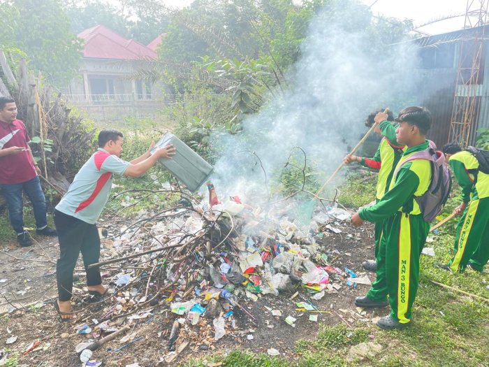 Pelajar MAN 3 Gelar Aksi Bersih-bersih Menyambut Ujian Semester