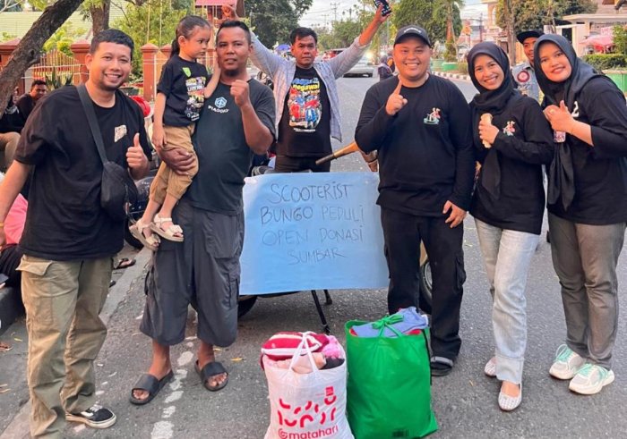 Alumni Perguruan Tinggi Padang Gelar Aksi Donasi untuk Korban Banjir Sumbar Alumni Perguruan Tinggi Padang Gelar Aksi Donasi untuk Korban Banjir Sumbar