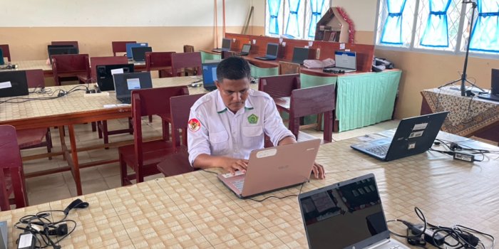 Waka Kesiswaan MAN 3 Bungo Tinjau Persiapan Ujian TKA Waka Kesiswaan MAN 3 Bungo Tinjau Persiapan Ujian TKA