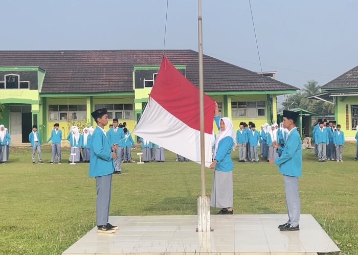 Upacara Bendera MAN 3 Bungo Berlangsung Khidmat dan Nyaman tanpa kabut asap lagi Upacara Bendera MAN 3 Bungo Berlangsung Khidmat dan Nyaman tanpa kabut asap lagi