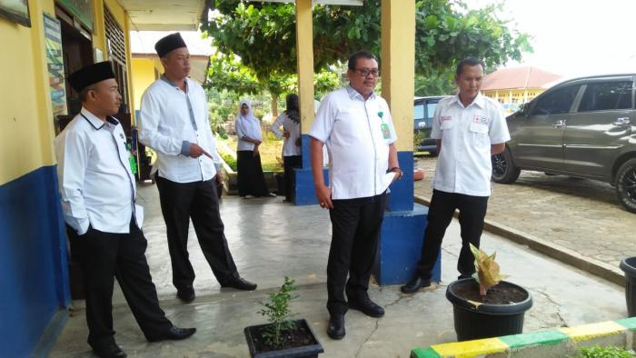 KEPALA KANTOR KEMENTERIAN AGAMA KABUPATEN BUNGO MONEV UAMBN BK DI MAN 3 BUNGO