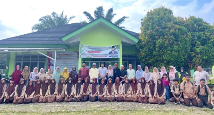 MAN 3 Bungo Gelar Pembagian Rapor dan Apresiasi Siswa Berprestasi MAN 3 Bungo Gelar Pembagian Rapor dan Apresiasi Siswa Berprestasi