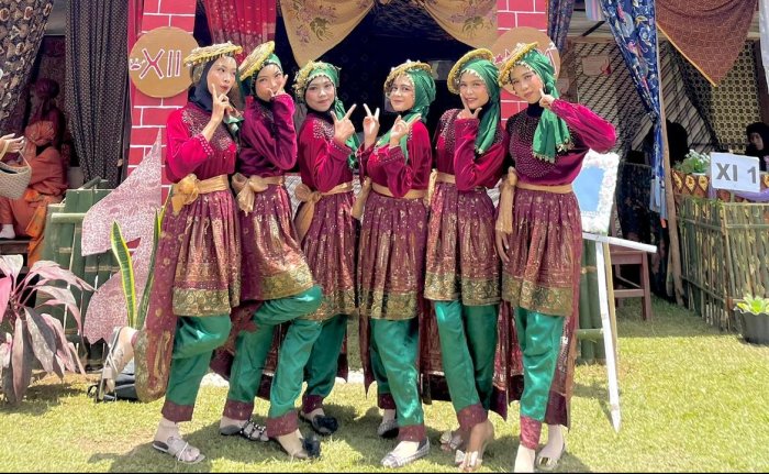 Siswi Kelas 12 Mipa 2 MAN 3 Bungo Raih Juara Dua Lomba Tari Kreasi