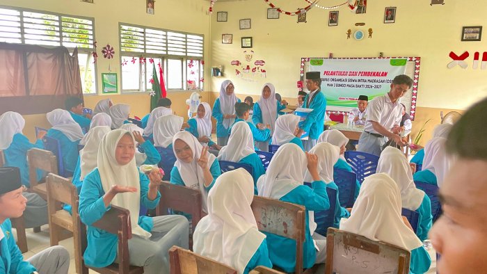 Transisi Kepemimpinan Berlanjut, Mantan Ketua OSIM Ikut Dampingi Pembekalan