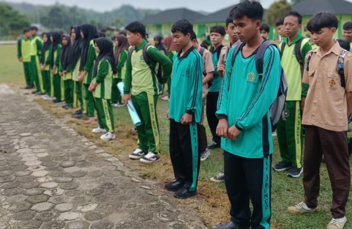 Pelajar MAN 3 Bungo Ikuti Nasihat Kepala Sekolah Saat Classmeeting Pelajar MAN 3 Bungo Ikuti Nasihat Kepala Sekolah Saat Classmeeting