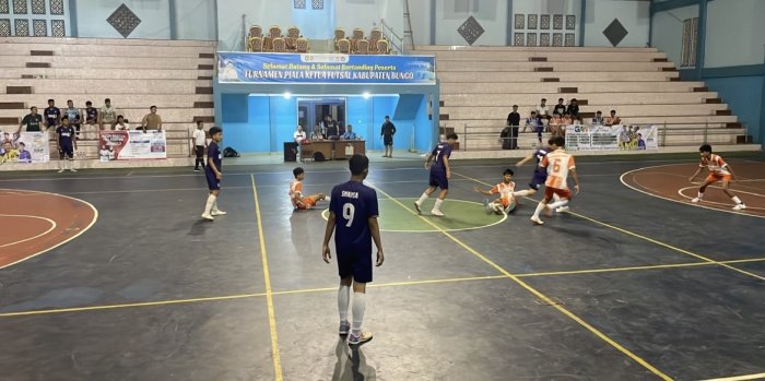 Filosofi di Balik Lapangan Sempit: Makna Tersirat dari Olahraga Futsal. Filosofi di Balik Lapangan Sempit: Makna Tersirat dari Olahraga Futsal.