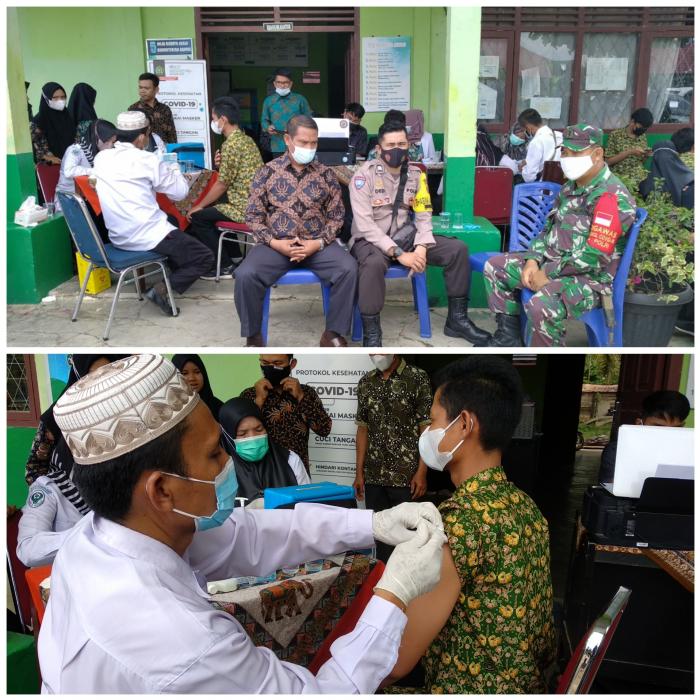 SISWA SISWI MAN 3 BUNGO ANTUSIAS MENGIKUTI VAKSINASI SISWA SISWI MAN 3 BUNGO ANTUSIAS MENGIKUTI VAKSINASI