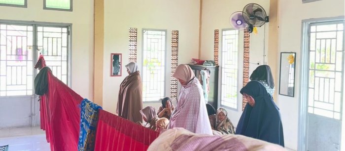 Siswi dan Guru MAN 3 Bungo Laksanakan Shalat Dhuha Bersama di Mushalla Madrasah