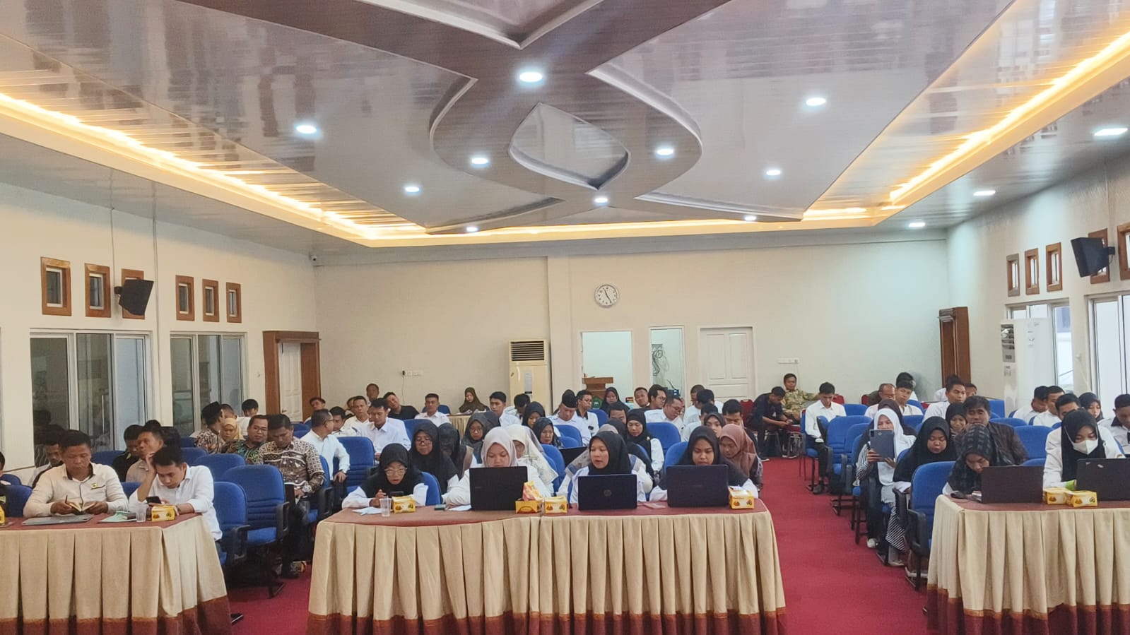 OPERATOR MAN 3 BUNGO MENGIKUTI BIMTEK WEBSITE SE-PROVINSI JAMBI