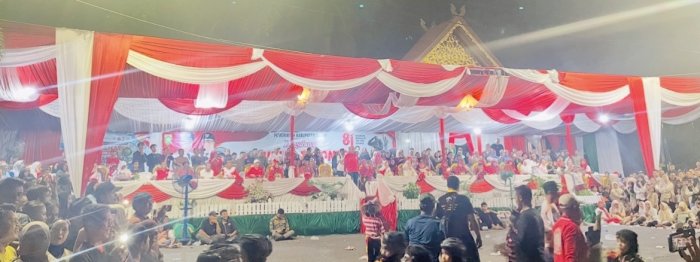 Semangat Membara, Bupati Bungo Setia Saksikan Pawai Pembangunan Ke-81 Hingga Tengah Malam Semangat Membara, Bupati Bungo Setia Saksikan Pawai Pembangunan Ke-81 Hingga Tengah Malam