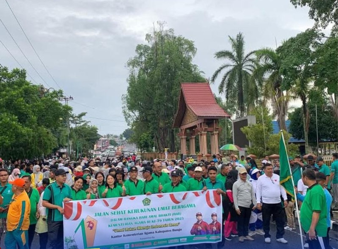 SEMARAKKAN HAB KEMENAG RI KE-79 MAN 3 BUNGO MENGIKUTI JALAN SANTAI KERUKUNAN UMAT BERAGAMA 