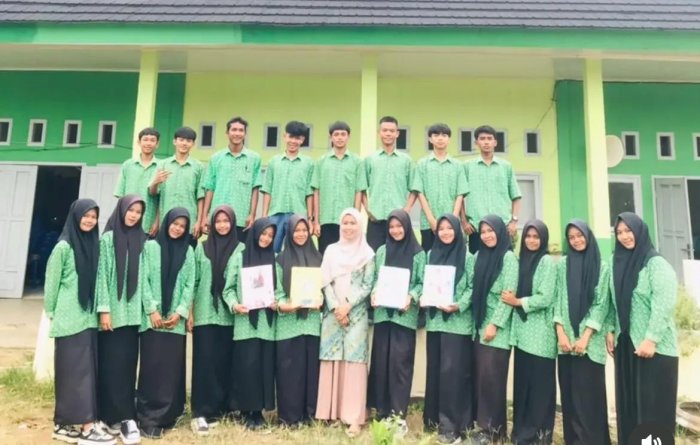 Guru MAN 3 Bungo Gelar Kegiatan Bercerita Bahasa Inggris Guru MAN 3 Bungo Gelar Kegiatan Bercerita Bahasa Inggris