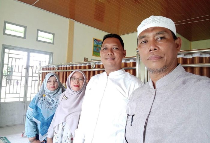 Mushalla MAN 3 Bungo Terima Wakaf Pembatas Shalat dari Hj. Deslinawati