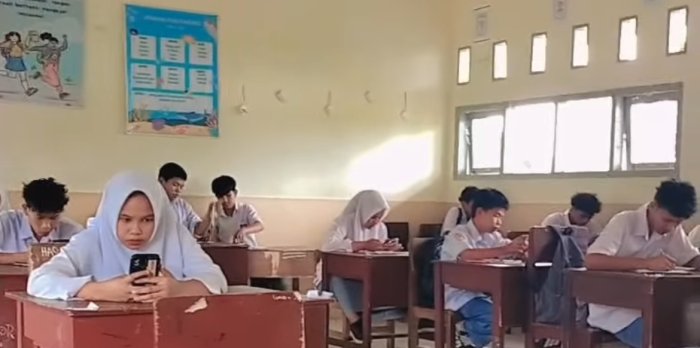 Pelajar MAN 3 Bungo Jalani Ujian Akhir Semester Hari Terakhir Pelajar MAN 3 Bungo Jalani Ujian Akhir Semester Hari Terakhir