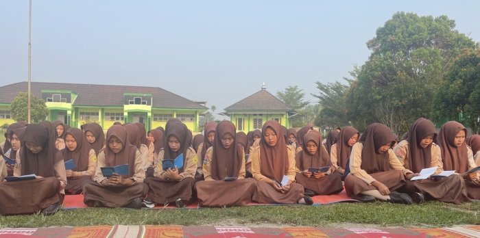MAN 3 Bungo Adakan Pembacaan Yasin Rutin Setiap Jumat Pagi