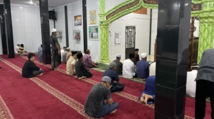 Hukum Shalat Berjamaah di Masjid Saat Hujan Lebat