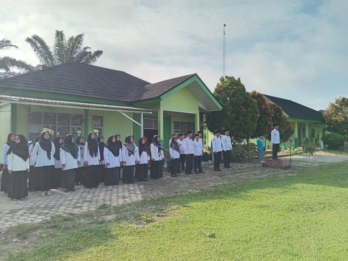 Semangat Baru Warnai Hari Pertama Masuk Madrasah
