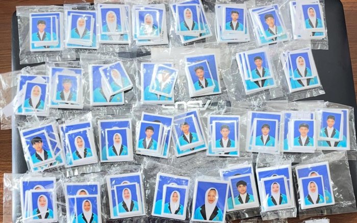 Pelajar Kelas 12 Siapkan Pas Foto untuk Ujian dan Ijazah