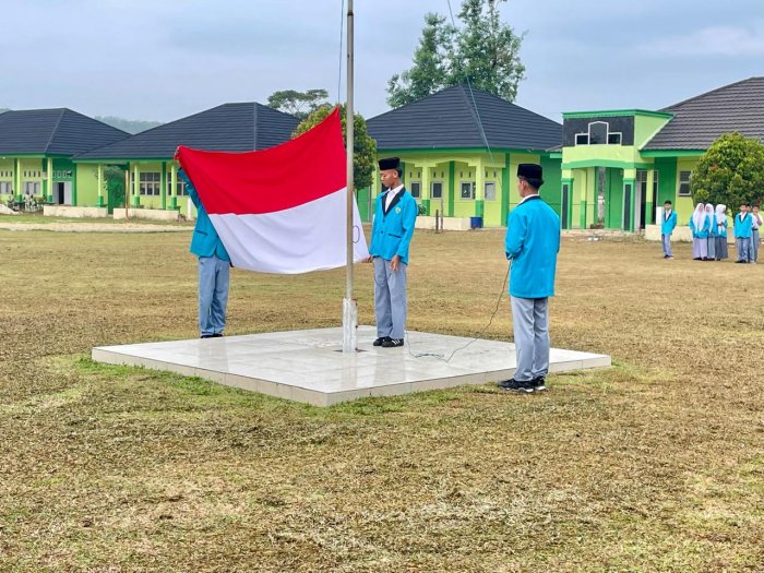 Upacara Hari Pahlawan Digelar Secara Khidmat di MAN 3 Bungo Upacara Hari Pahlawan Digelar Secara Khidmat di MAN 3 Bungo