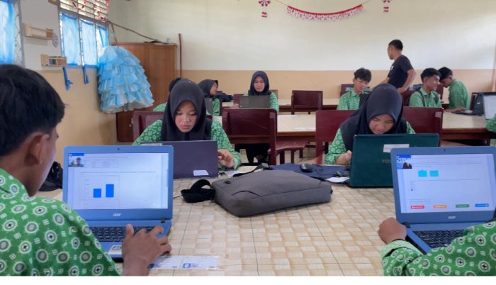 Peserta Gladi Bersih Ujian TKA Hari Kedua Lebih Santai Peserta Gladi Bersih Ujian TKA Hari Kedua Lebih Santai