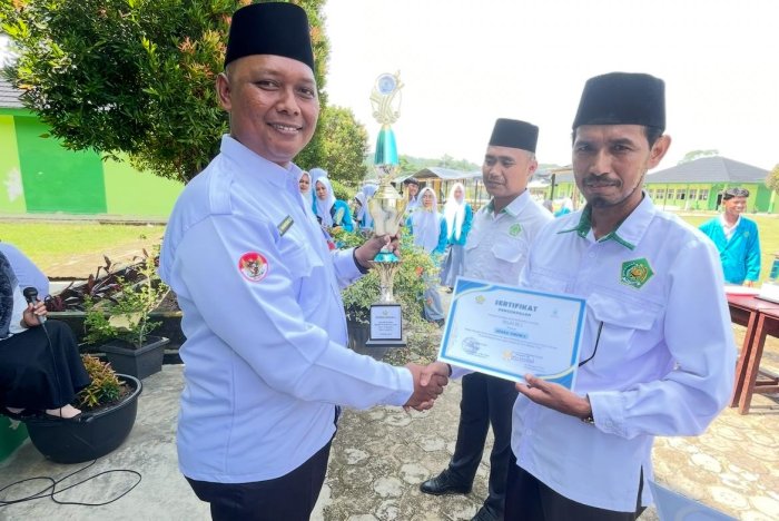 Kelas 12 MIPA 2 Raih Juara Umum Dua Porseni MAN 3 Bungo