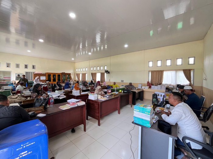 Kepala MAN 3 Bungo Ajak Warga Madrasah Berbagi di Ramadhan