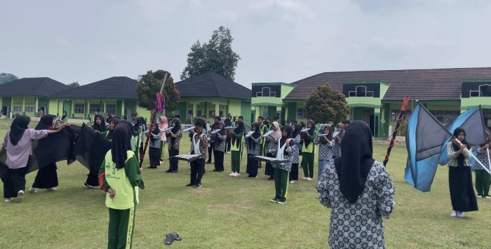 Marching Band MAN 3 Bungo Fokus Latihan Jelang Penampilan Marching Band MAN 3 Bungo Fokus Latihan Jelang Penampilan