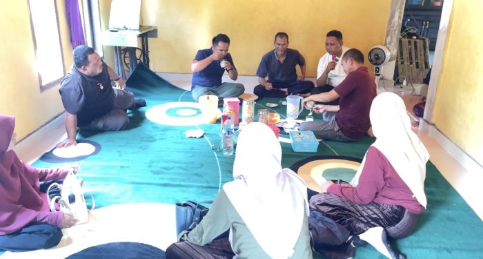 Silaturahmi ASN MAN 3 Bungo ke Rumah Ruslan Petugas Keamanan MAN 3 Bungo dibulan Syawal