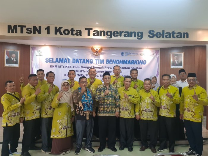 Kepala MAN 3 Bungo Studi Banding ke MTsN 1 Tangerang