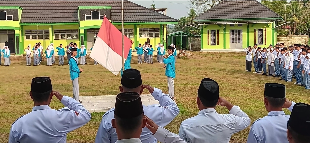 Upacara Bendera Senin, 28 Juli 2025 di MAN 3 Bungo Berlangsung Khidmat