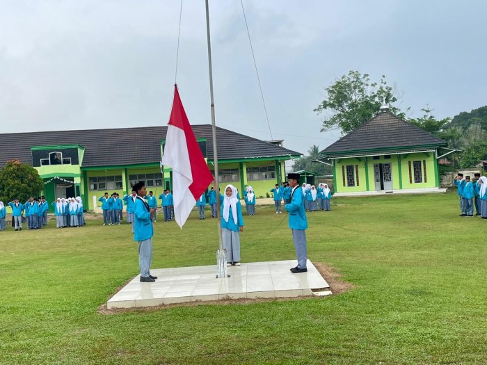 Upacara Senin Pagi MAN 3 Bungo Digelar 3 November 2025