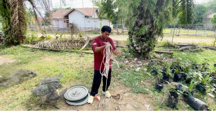Pegawai Tata Usaha MAN 3 Bungo Rutin Jaga Kebersihan Pegawai Tata Usaha MAN 3 Bungo Rutin Jaga Kebersihan