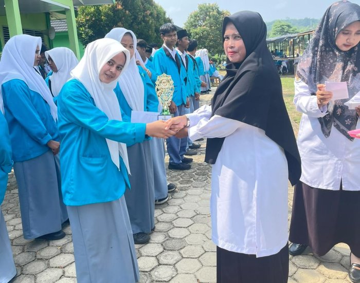 MAN 3 Bungo Gelar Lomba Puisi Peringati Hari Pahlawan MAN 3 Bungo Gelar Lomba Puisi Peringati Hari Pahlawan