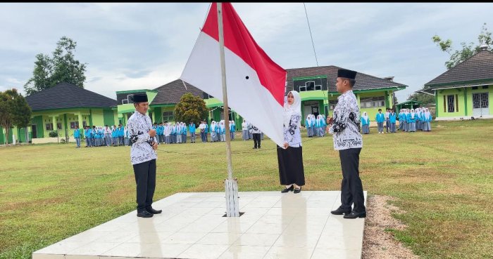 Tiga ASN PPPK Ditunjuk Sebagai Petugas Pengibar Bendera Tiga ASN PPPK Ditunjuk Sebagai Petugas Pengibar Bendera