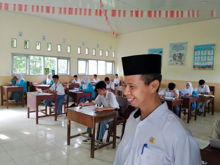 Pastikan Integritas Ujian, Kepala Kemenag Bungo Pantau Hari Kedua UM di MAN 3 Bungo