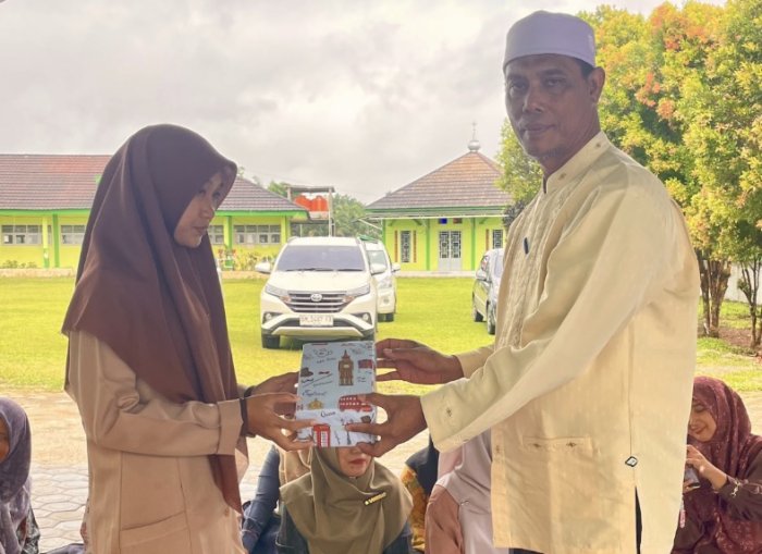 Fitna, Siswi Inspiratif dari MAN 3 Bungo Fitna, Siswi Inspiratif dari MAN 3 Bungo