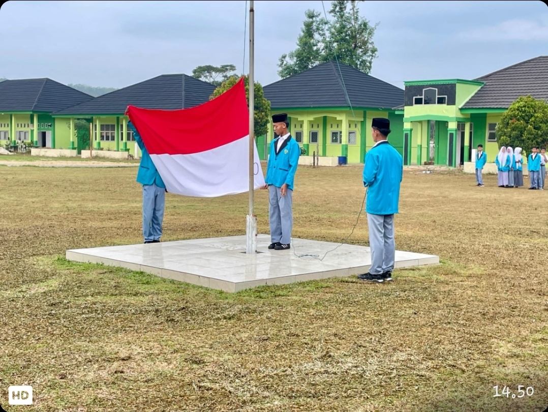 MAN 3 Bungo Laksanakan Upacara Bendera Awal Masuk Madrasah Pasca Libur Semester