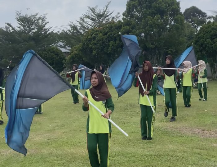 Peran dan Fungsi Show Guard dalam Marching Band