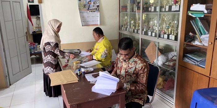 Kepala MAN 3 Bungo Awasi Persiapan Ujian Madrasah Kepala MAN 3 Bungo Awasi Persiapan Ujian Madrasah