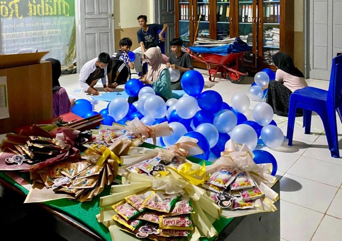 OSIM MAN 3 Bungo Siapkan Hiasan Sambut Hari Guru OSIM MAN 3 Bungo Siapkan Hiasan Sambut Hari Guru