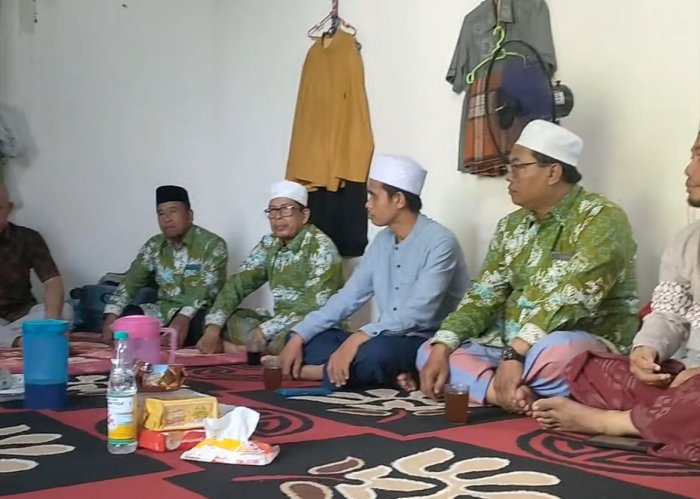 Ketua Kafilah MTQ Bungo Berikan Arahan kepada Peserta Ketua Kafilah MTQ Bungo Berikan Arahan kepada Peserta