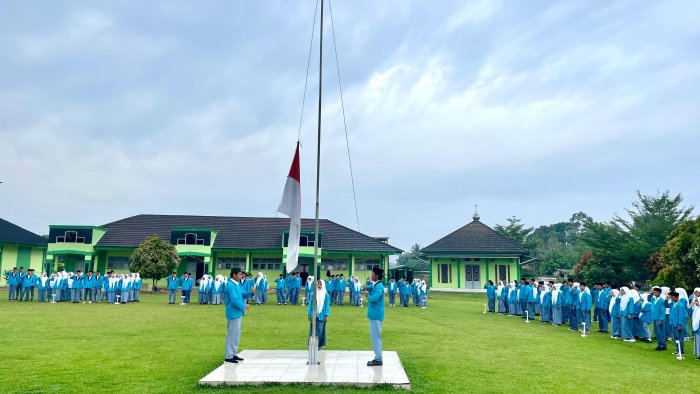 Kelas XII. IPS 4 Jadi Petugas Upacara Terakhir, Tutup Masa Pengabdian di MAN 3 Bungo Kelas XII. IPS 4 Jadi Petugas Upacara Terakhir, Tutup Masa Pengabdian di MAN 3 Bungo