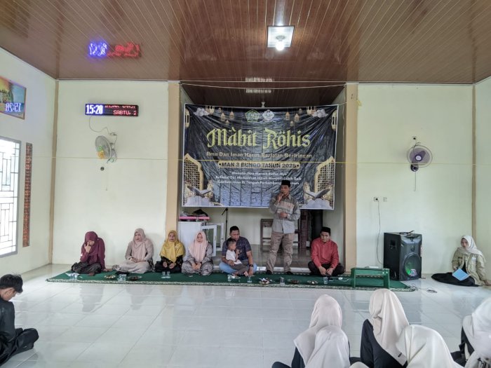 Rohis MAN 3 Bungo Gelar MABIT: Refleksi Diri dan Penguatan Iman di Tengah Perkembangan Zaman Rohis MAN 3 Bungo Gelar MABIT: Refleksi Diri dan Penguatan Iman di Tengah Perkembangan Zaman