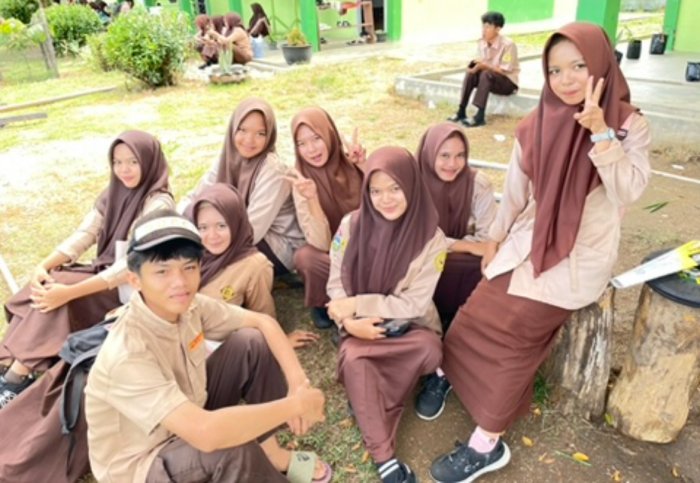 Pelajar Antusias Sambut Ujian Semester Berbasis Android